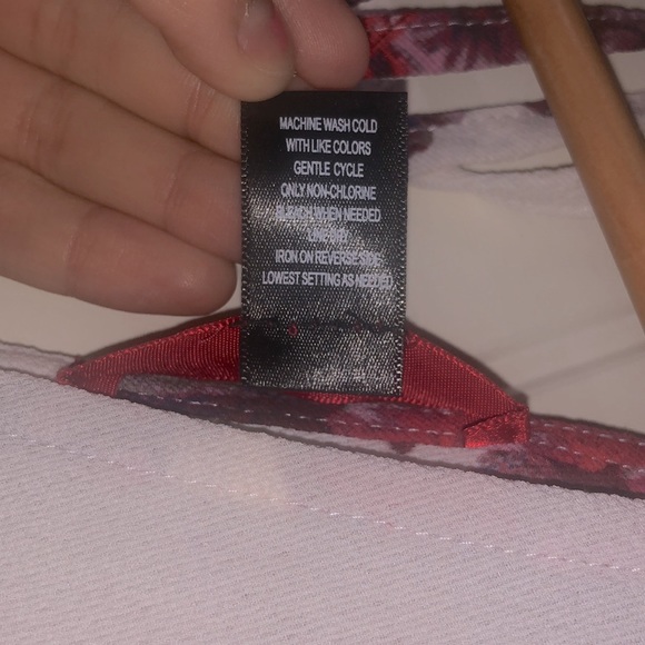 Women’s Size Small Floral Red Romper - Picture 7 of 7